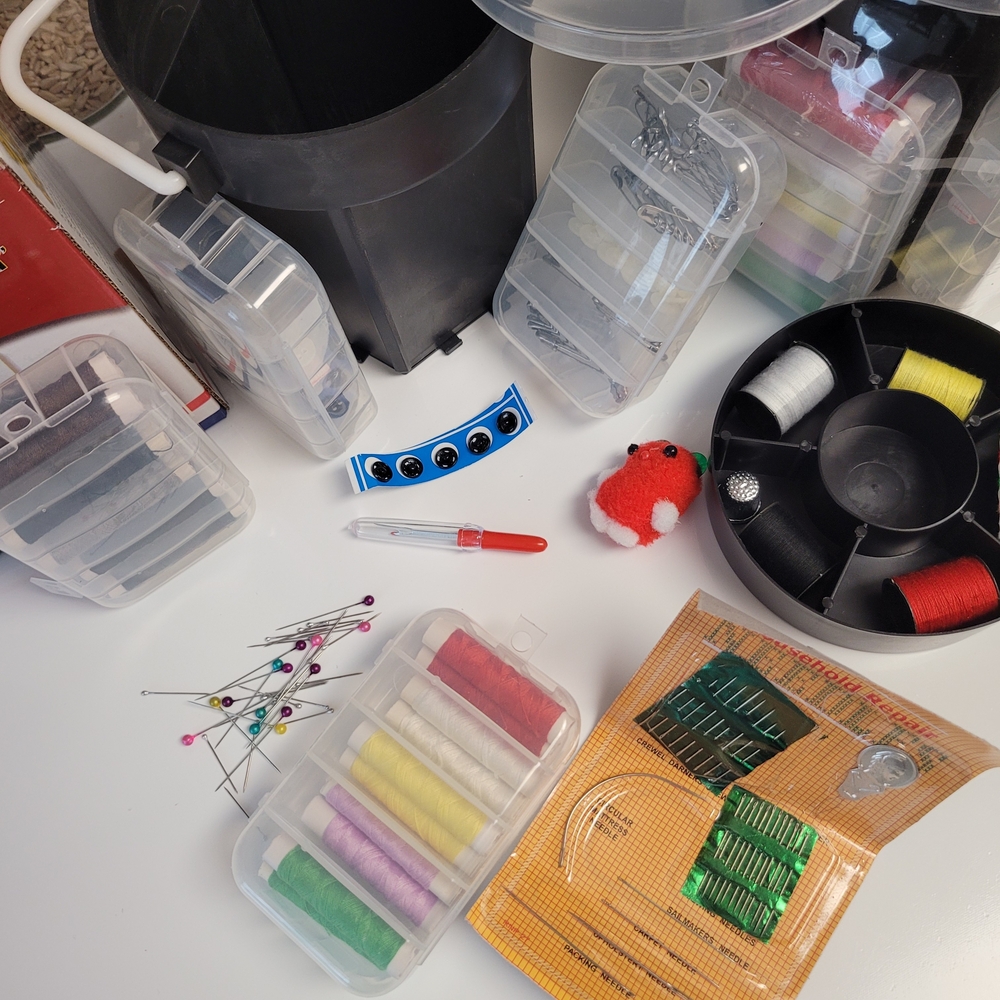 210 Piece Sewing Kit with Storage Gift - Picture 7 of 15
